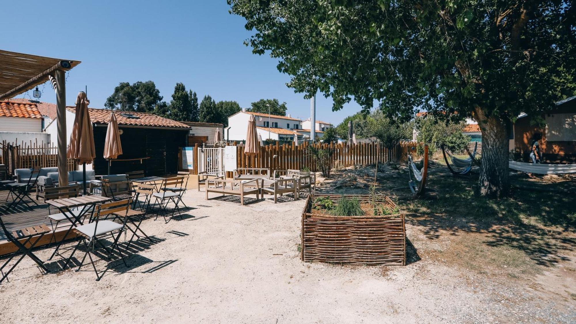Camping La Pree Les Portes-en-Re Exteriör bild