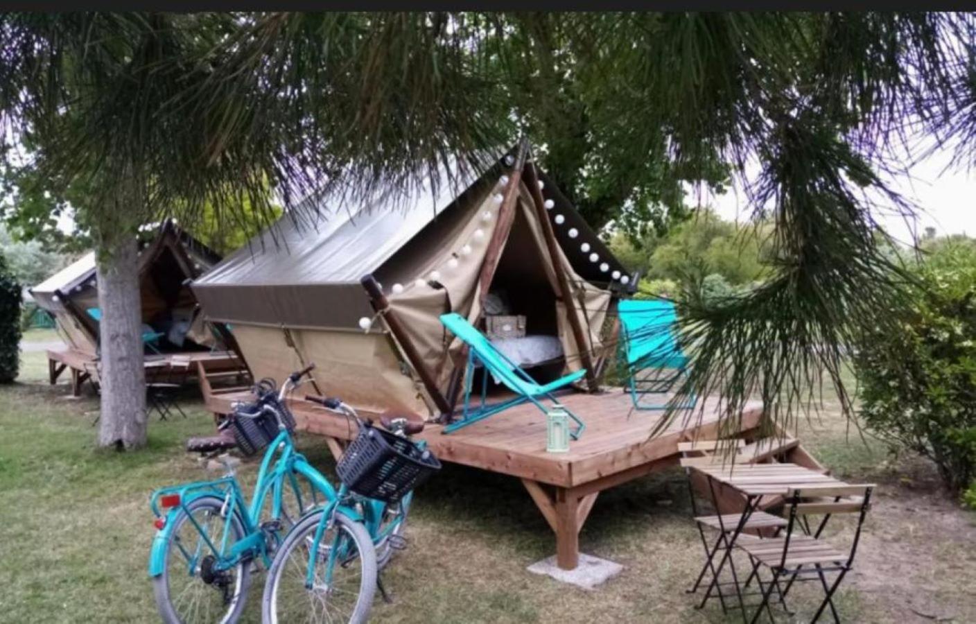 Camping La Pree Les Portes-en-Re Exteriör bild