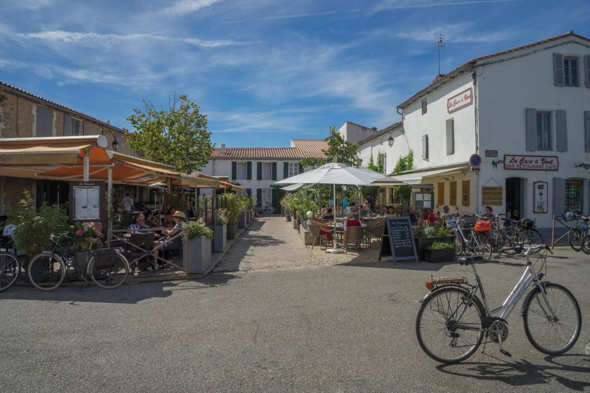 Camping La Pree Les Portes-en-Re Exteriör bild